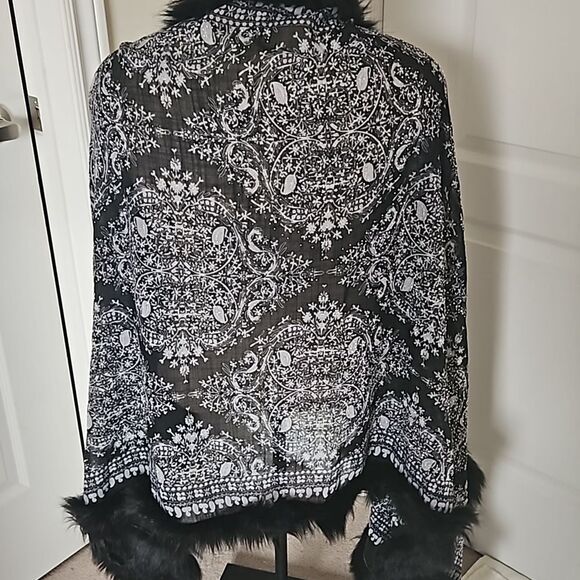 Taj Mahal Beaded Scarf With Faux Fur Trim Black/ Silver - Picture 4 of 16